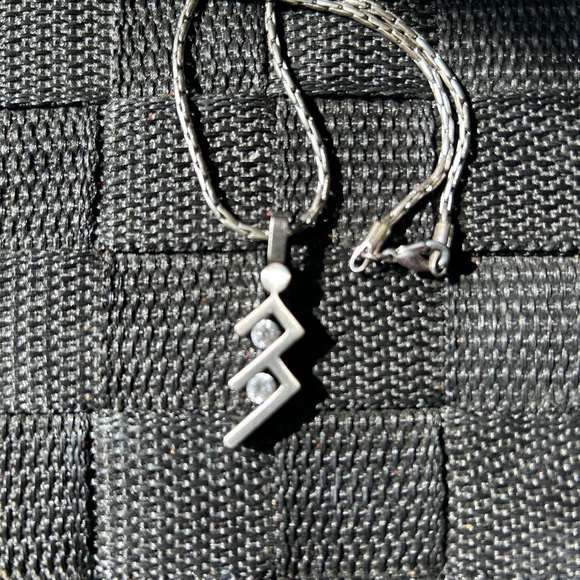 Silvery necklace comes with a chain - Picture 4 of 5